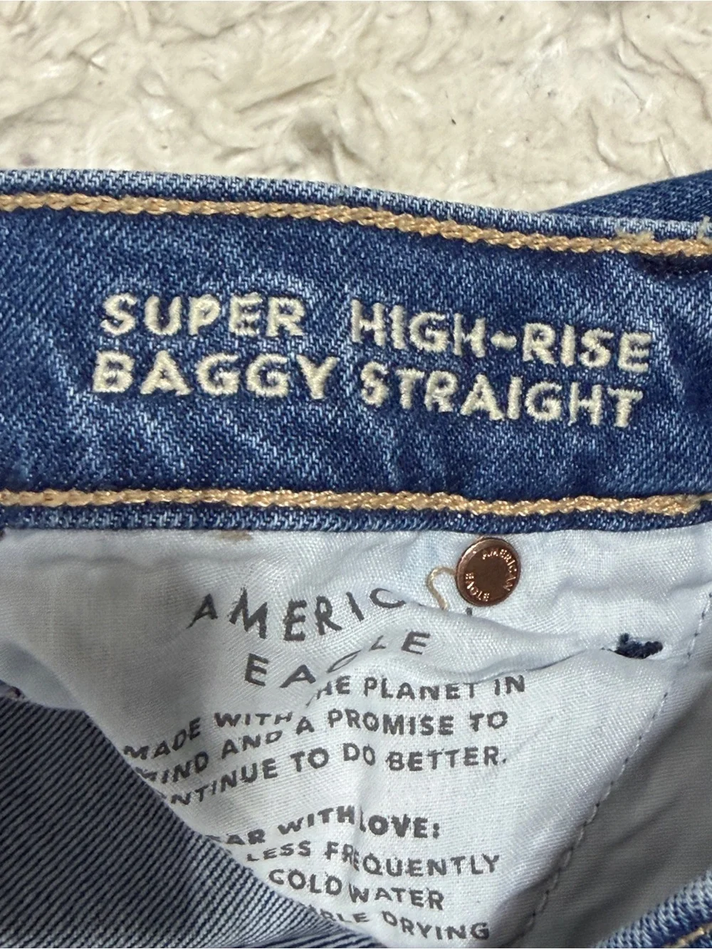 AE Strigid Super High-Waisted Baggy Straight Cargo Jean size 8